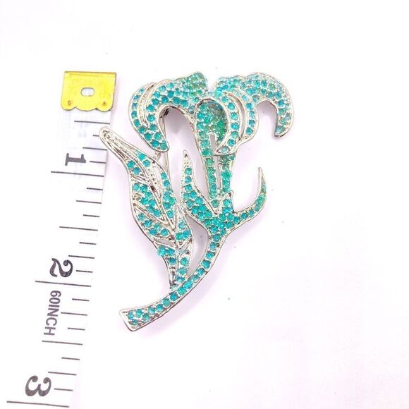 Silver lily flower glitter brooch pin - Picture 4 of 4